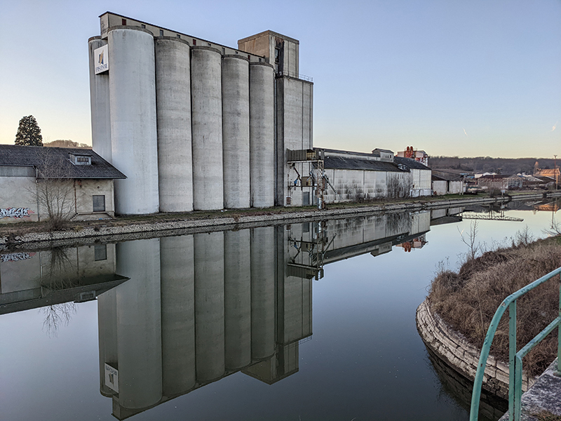 St Satur silos
